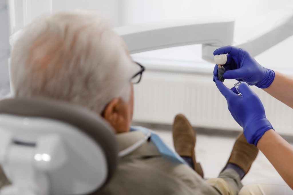 Implantes dentales en pacientes con poco hueso: técnicas avanzadas